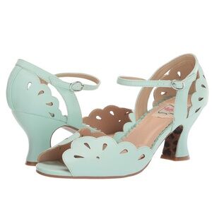 NIB Bettie Page Mint Mermaid Shell Cutout Heels 10 (runs large)